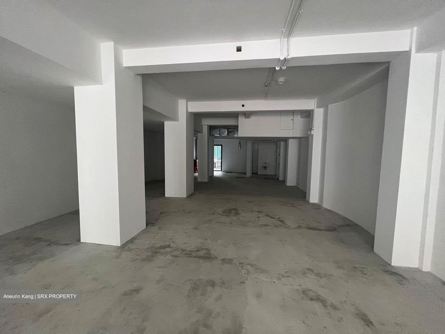 North Canal Road (D1), Retail #567693521